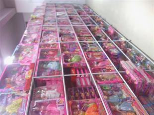 稱斤批發新潮流 芭比娃娃按斤賣，創意營銷背后的玩具市場新趨勢